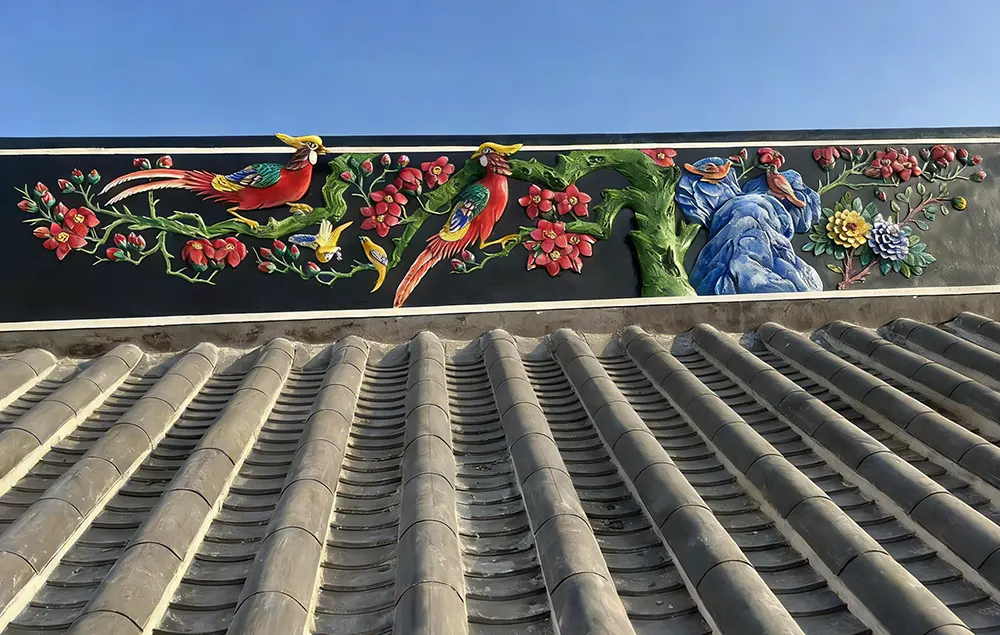 grey plaster relief on the main ridge