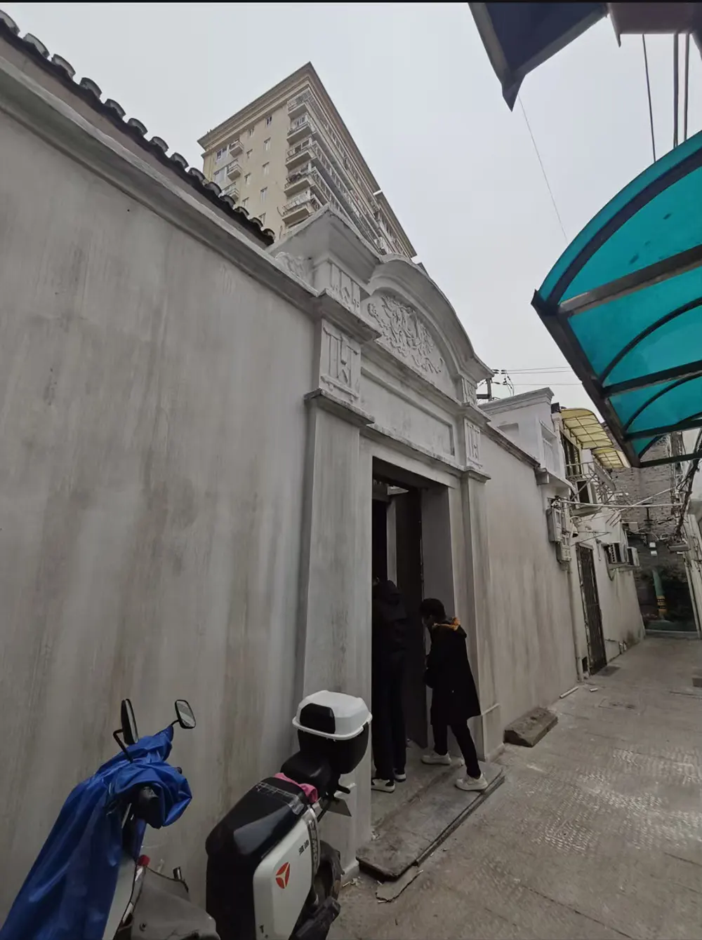 Wooden main hall construction1