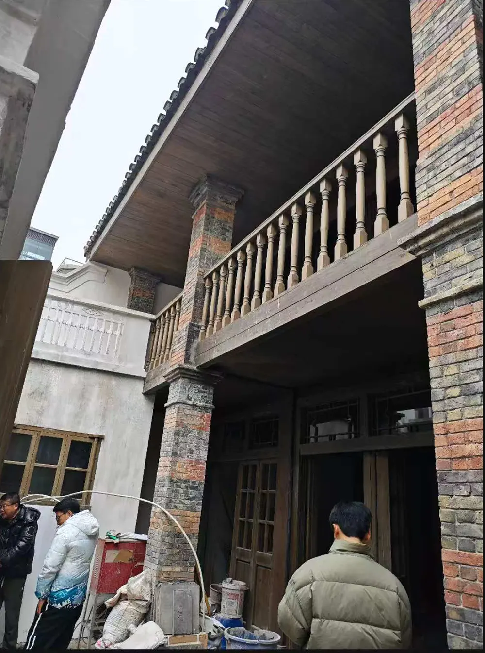 Wooden main hall construction2